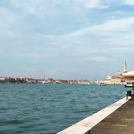 San Mark's Basin View بيت للعطل *