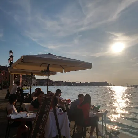 San Mark's Basin View بيت للعطل البندقية